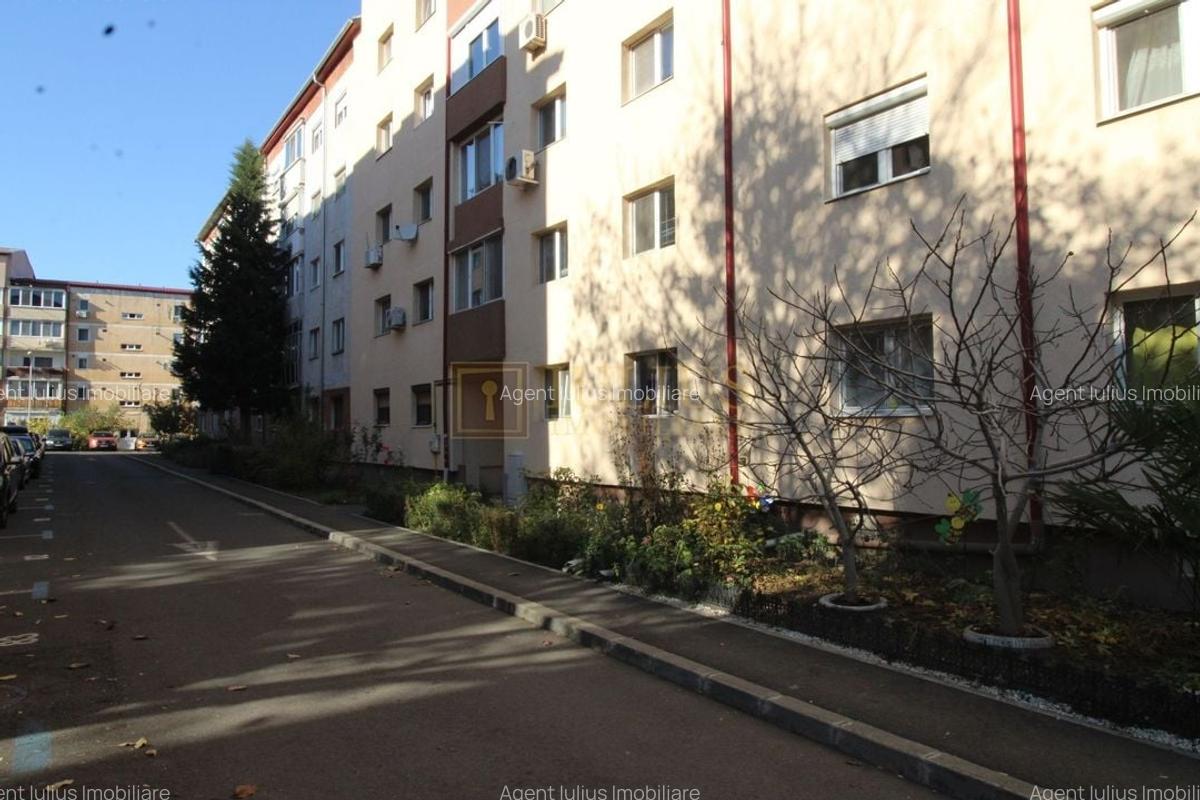 3 camere, 2 bai, centrala proprie, la 7 minute de Spitalul Judetean - 1