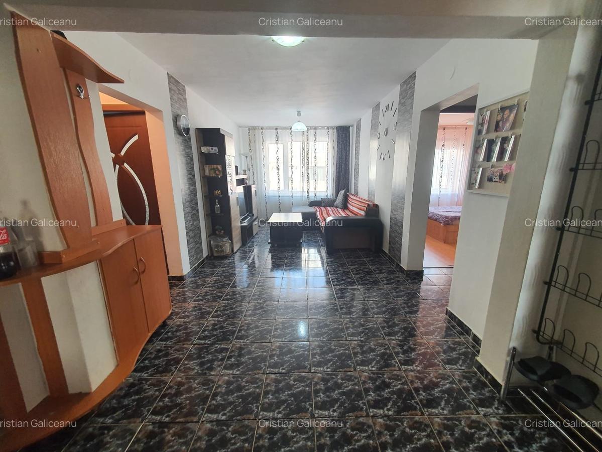 Apartament cu 4 camere decomandat, mobilat în Craiter - 2