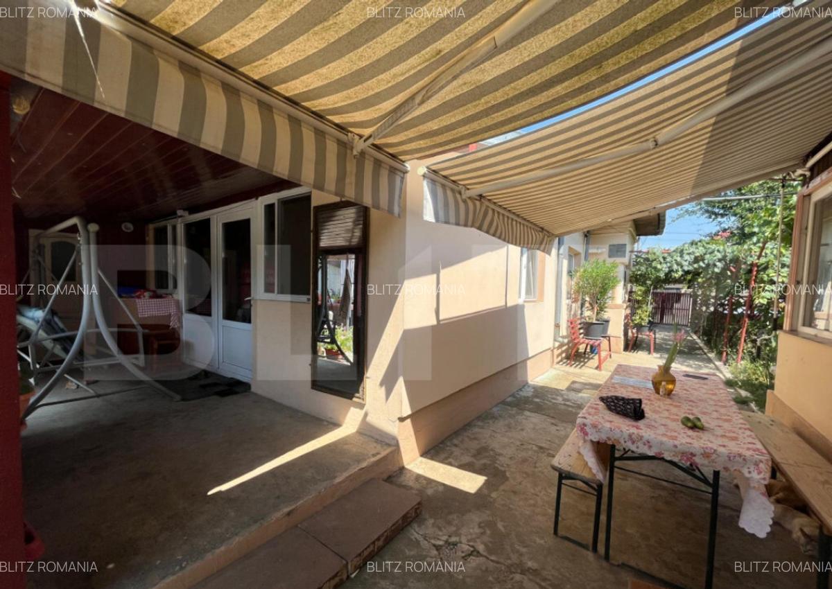 Proprietate formata din doua case si 1087 mp teren, zona Car - 3