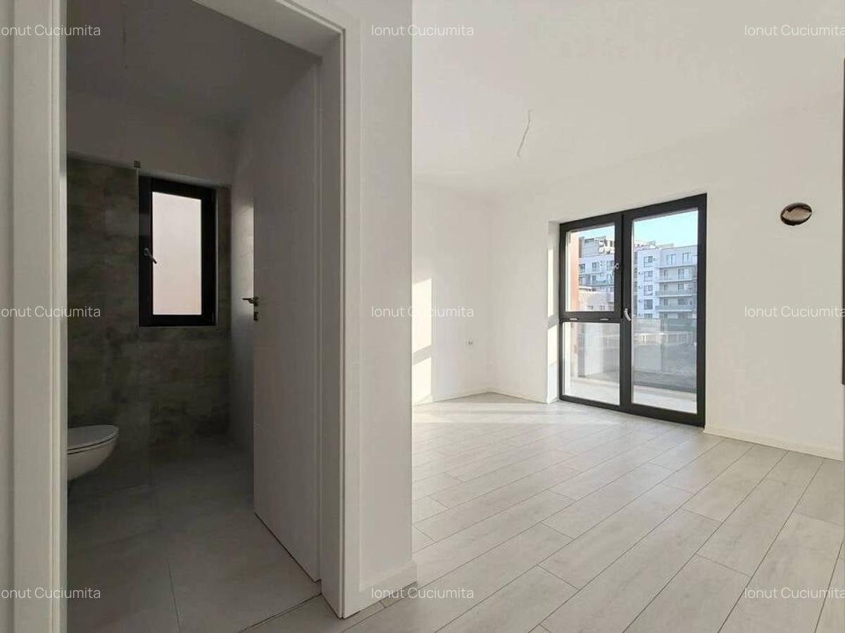 Apartament cu 3 camere decomandat în Titan - 11