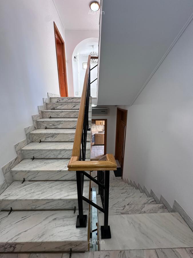 Vila individuală P+2+M.Construita în 2005 - 9