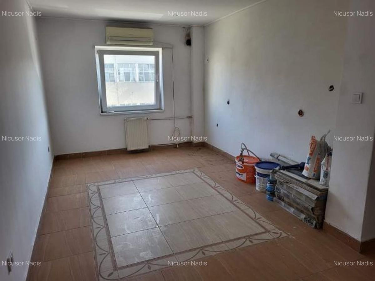 Apartament de vânzare - 4