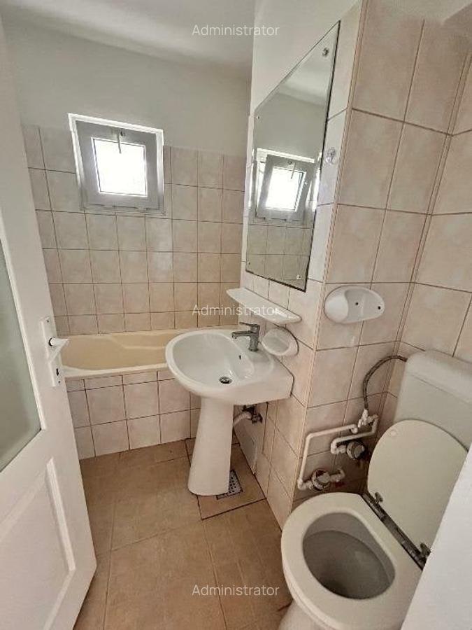 Piata Romana Calea Dorobantilor langa Facultatea ASE,aproape de metrou - 4