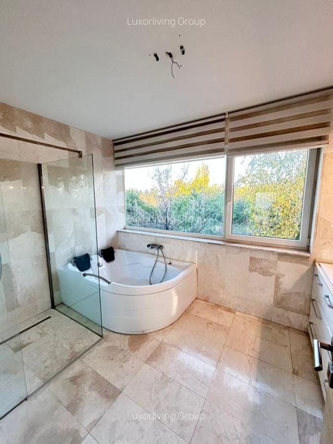 Vila superba in cartier de lux Pipera - piscina exterioara - gradina - 7