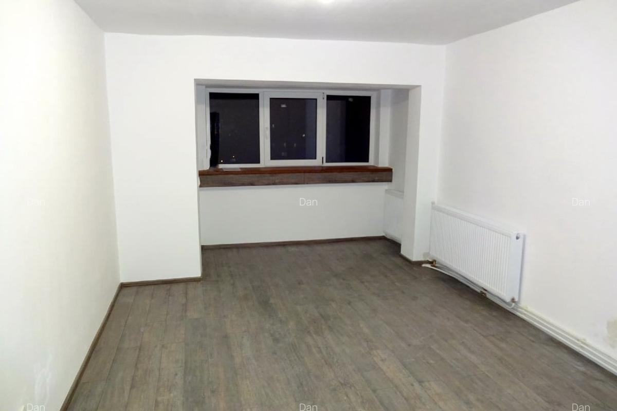 Apartament 4 camere central, Alba Iulia, bloc M-uri, direct proprietar - 3