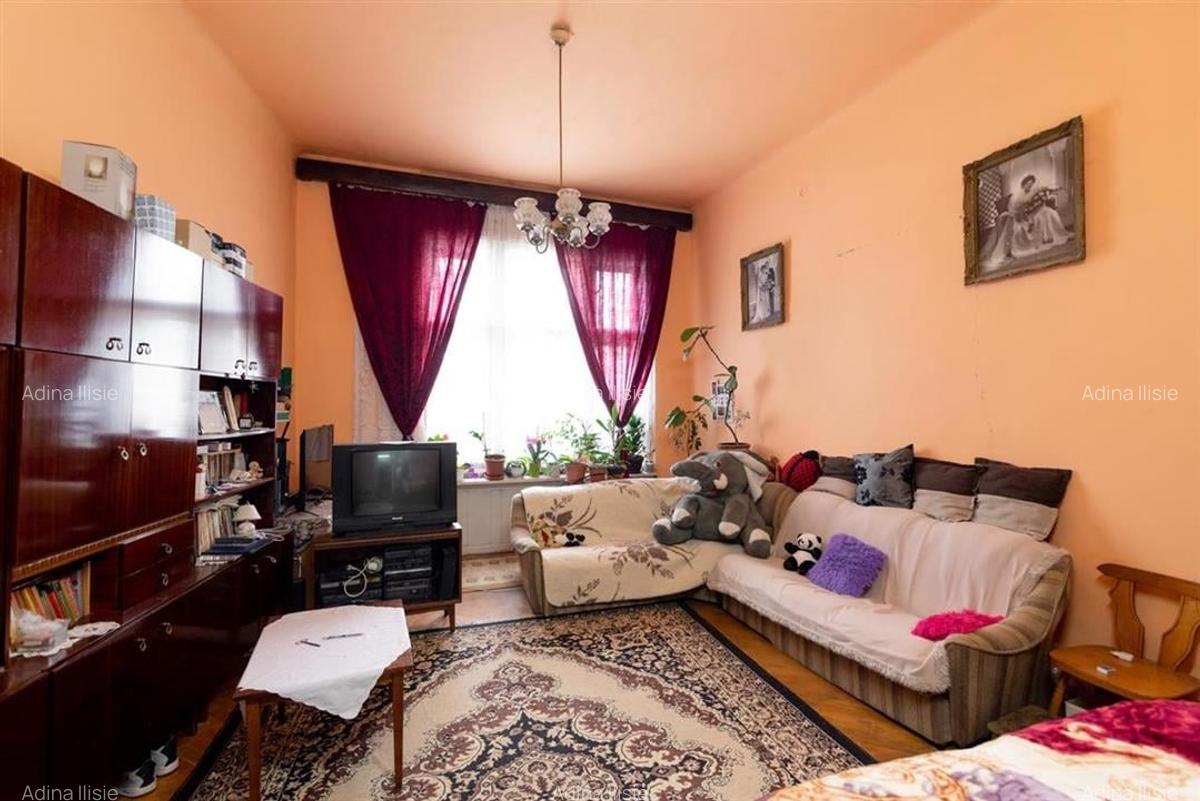 Apartament cu 4 camere semidecomandat în Central - 1
