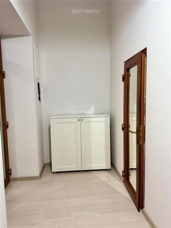 INCHIRIEM Apartament lux  ,ultracentral - 2