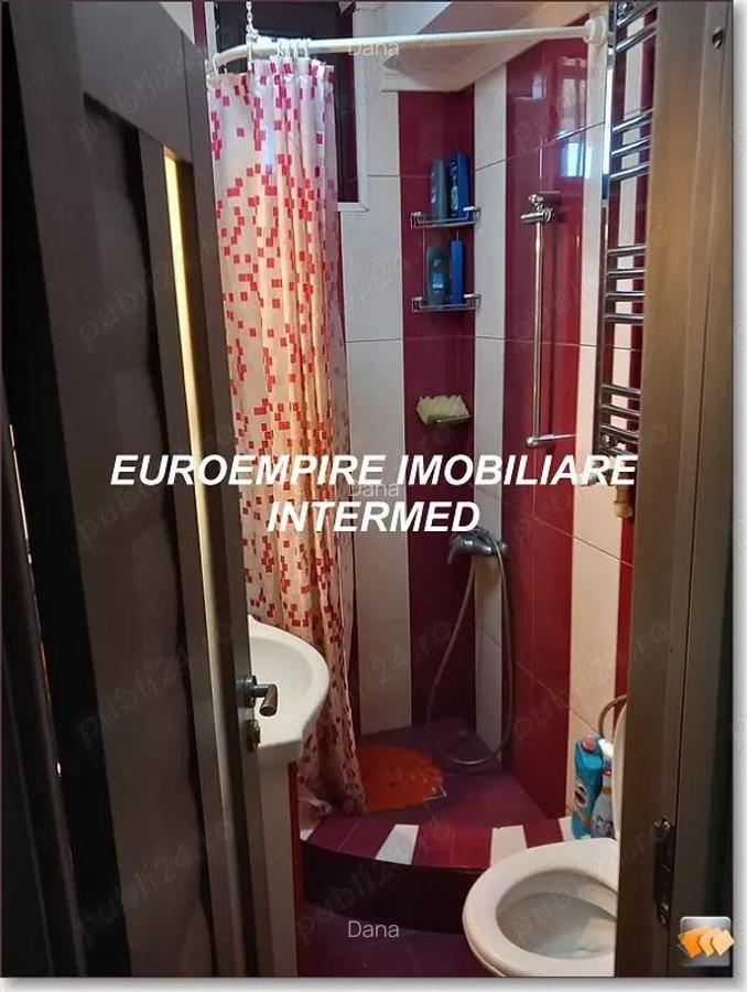 Garsoniera decomandata ,zona Far - 3