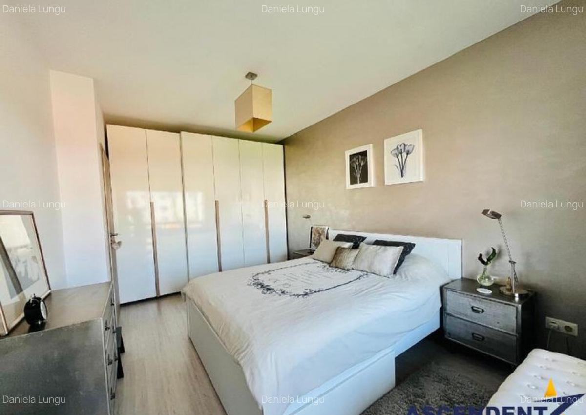 Casa cu living 25 mp,semineu,panouri fotovoltaice 3KW, centr - 3