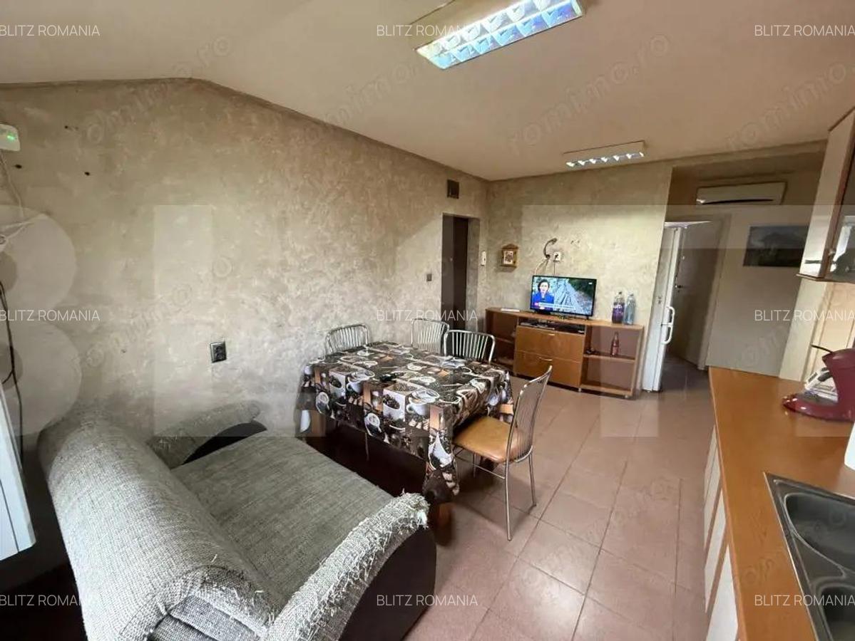 Apartament de vanzare, cu 4 camere, 68 mp, zona Modern - 1