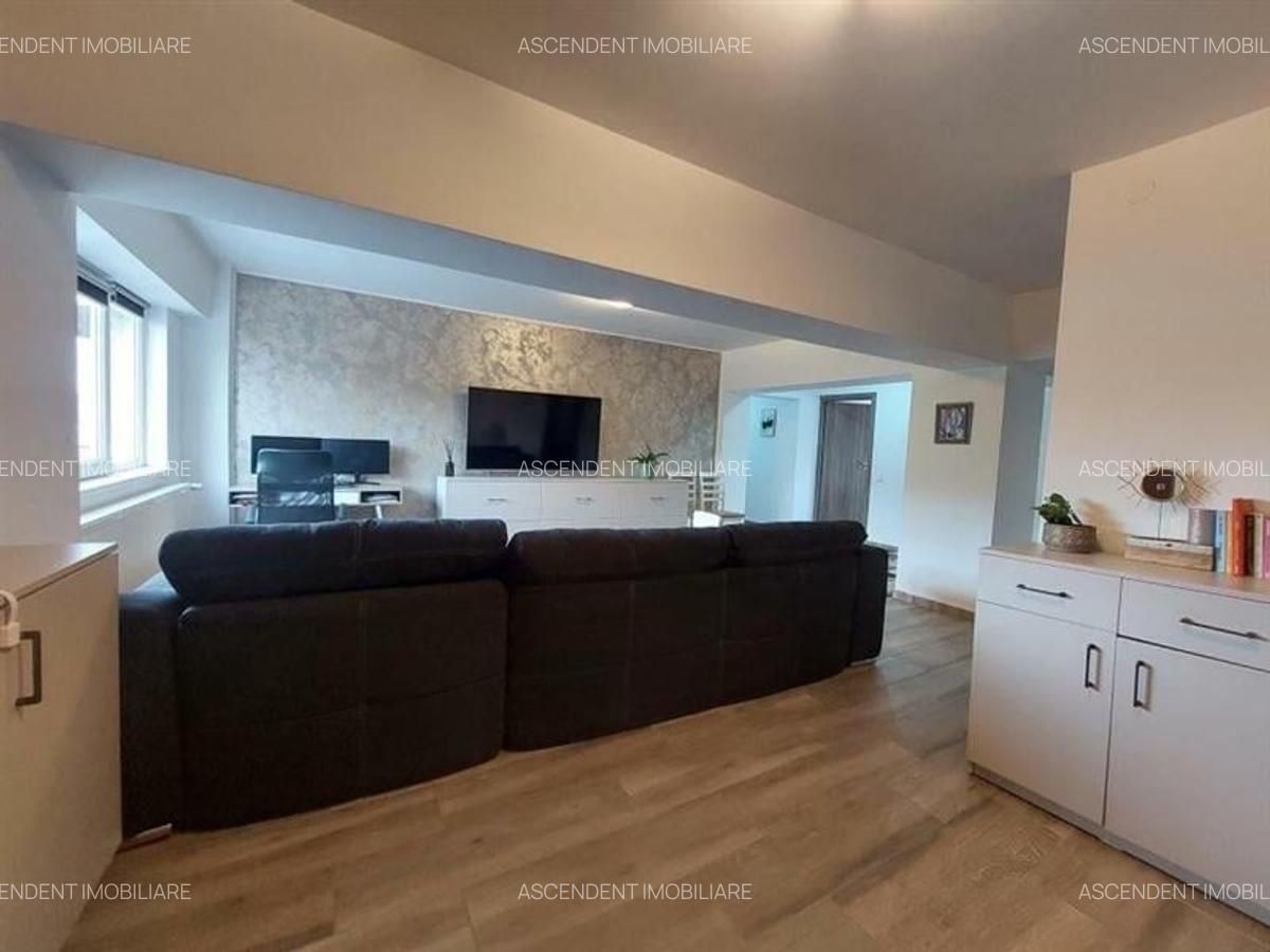 Apartament cu 3 camere decomandat în Centrul Civic - 4