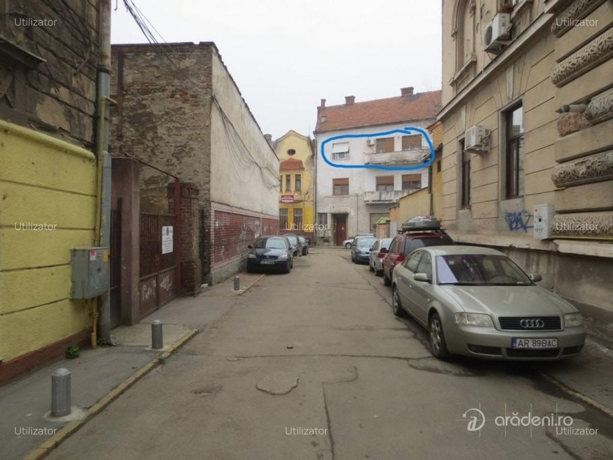 Vând Apartament cu 3 camere Ultracentral - 1