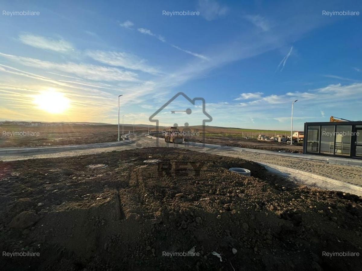 Teren cu autorizație de construcție și utilități - 1