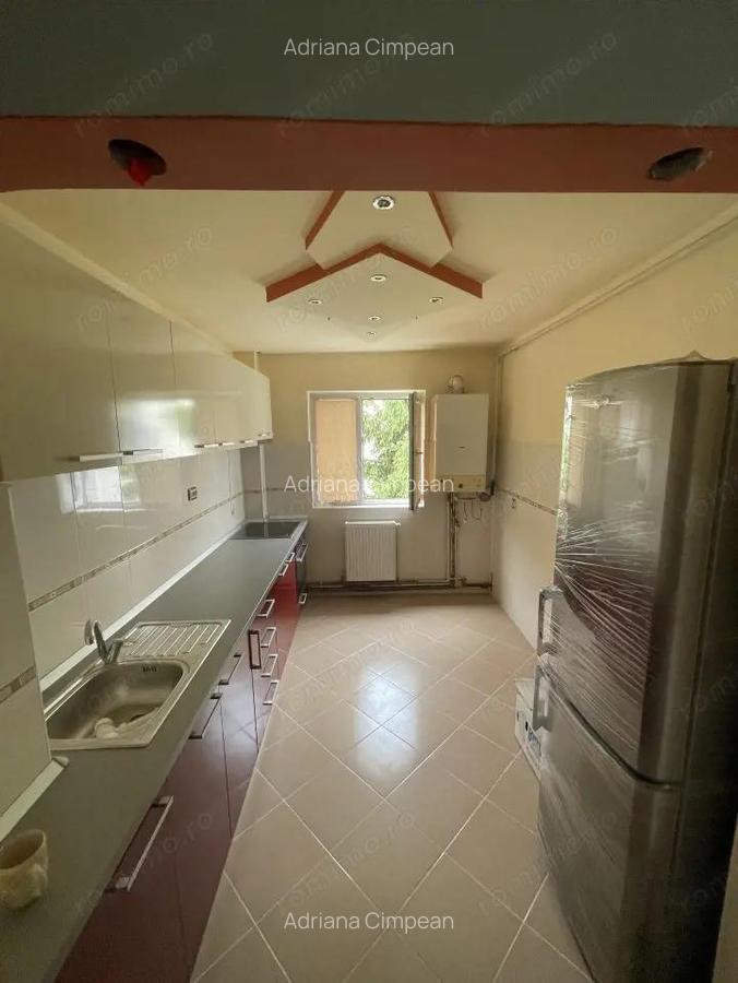 De vanzare apartament cu 3 camere, etajul 2, Dealul Florilor - 3