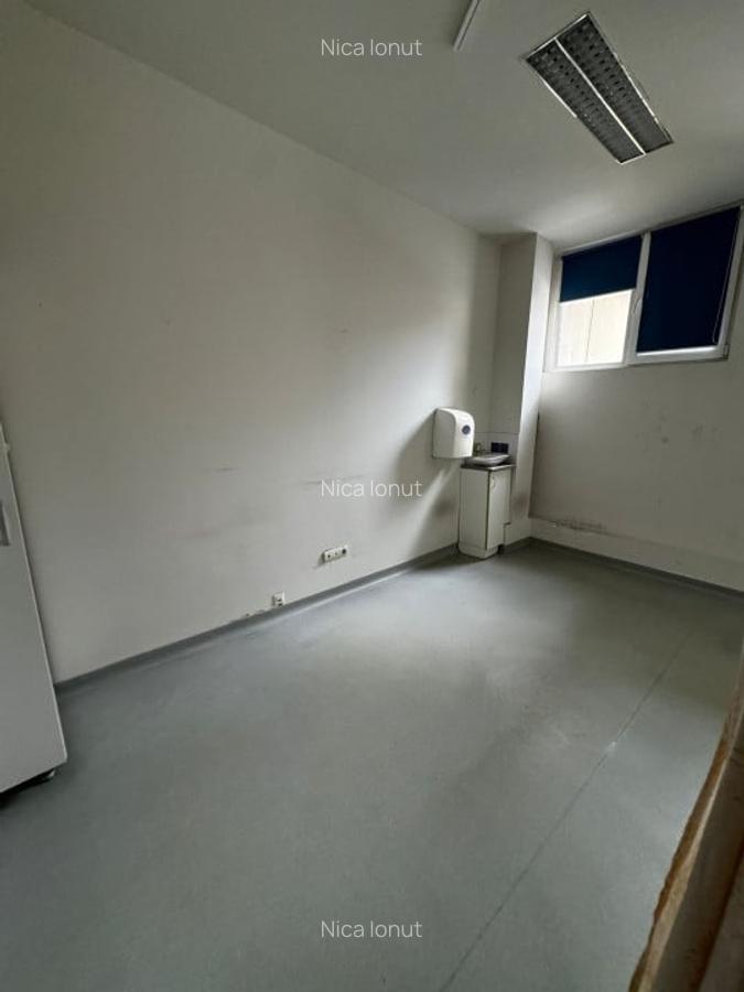 Spatiu comercial pe 2 nivele 700mp cu 20 incaperi si 10 bai pretabil clinica - 14