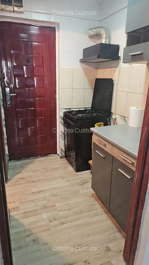 Propietar vand garsoniera in Navodari str.Cabanei etaj 1 - 3