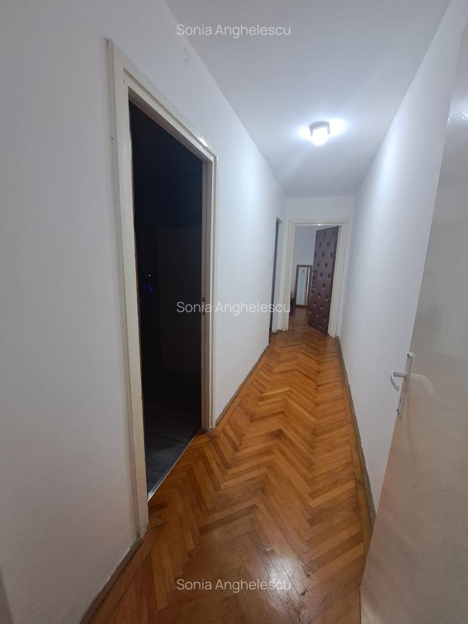 Apartament cu 3 camere semidecomandat, mobilat în Circumvalațiunii - 8