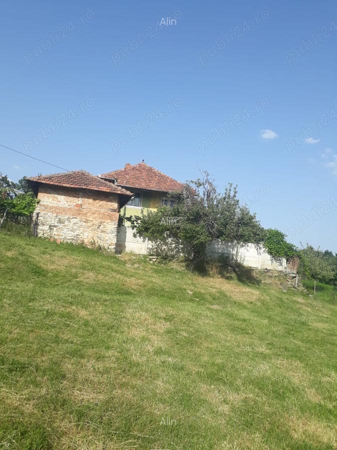 Casa batraneasca+teren de vanzare in sat Radosi,comuna Crasna,judetul Gorj - 5