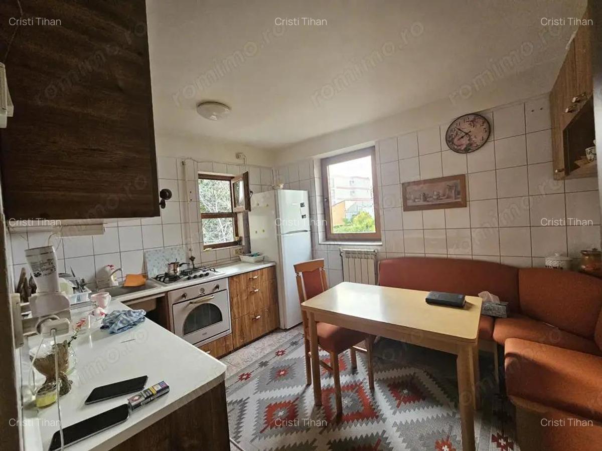 Casa 300mp utili- teren 550mp Sector 4 - Luica Giurgiului Piata Resita - 12