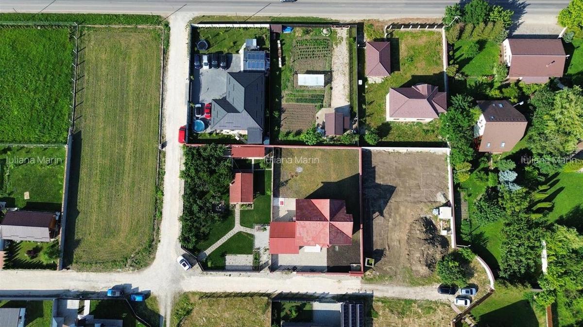 Vila la rosu intr o zona rezidentiala exclusivista Halchiu - 9