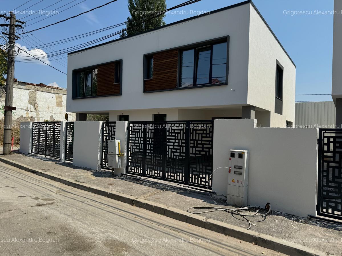 Casă cu 4 camere în Central - 1