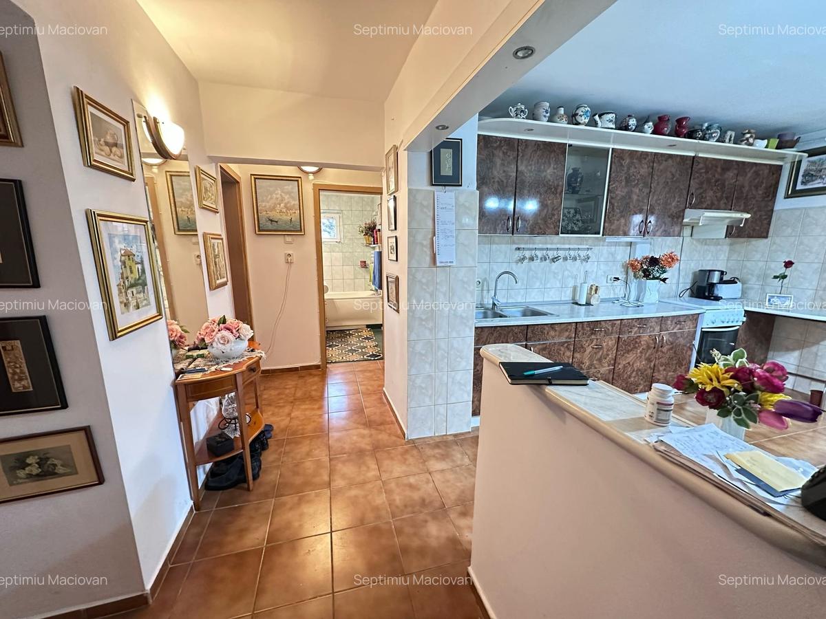 Apartament cu 3 camere decomandat în Girocului - 4