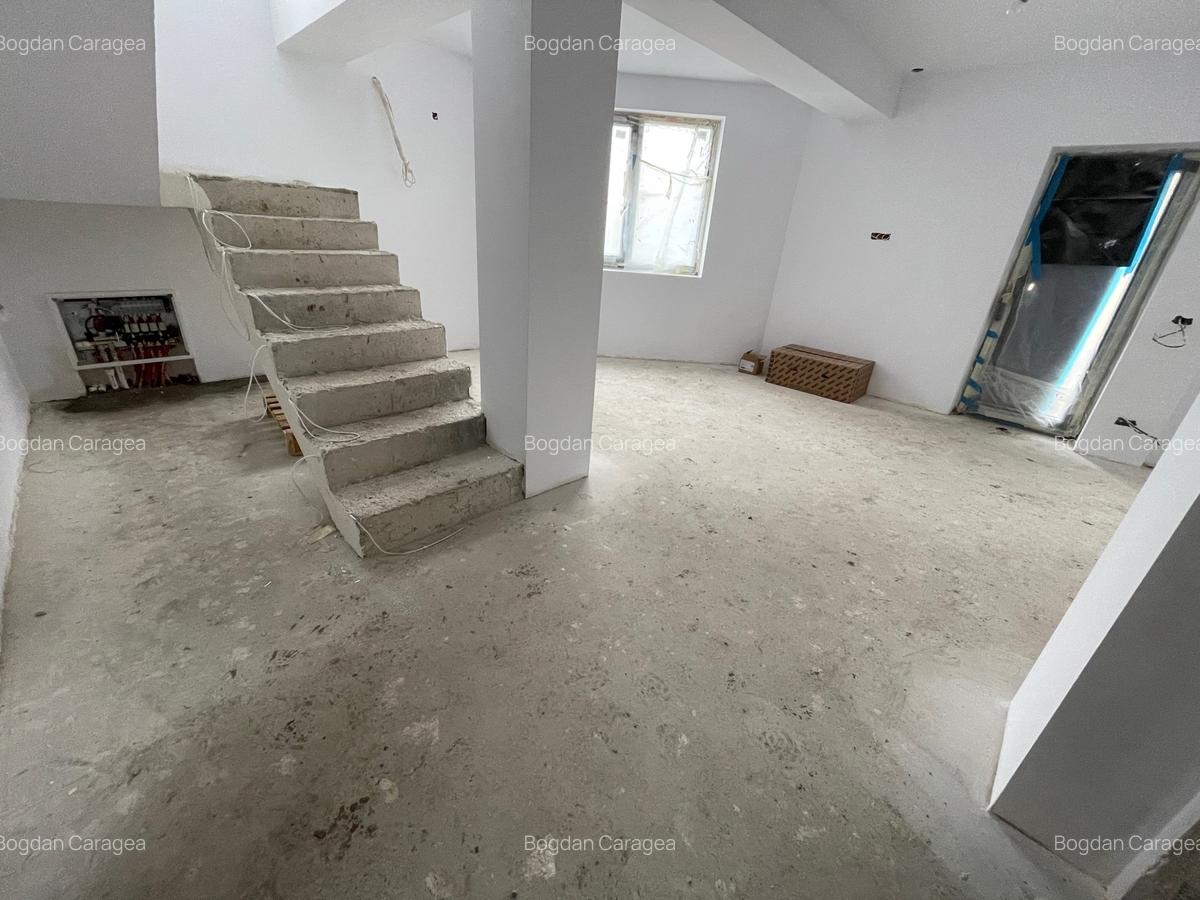 Casă cu 5 camere în Metalurgiei - 3