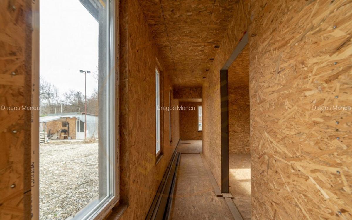 Casa moderna cu 5 camere intr-o zona lini?tita de deal - 5