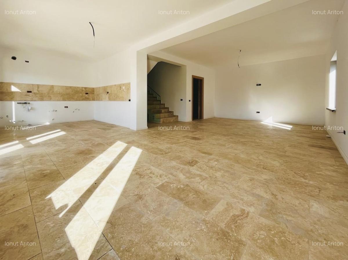 Casă cu 4 camere în Lumina - 2