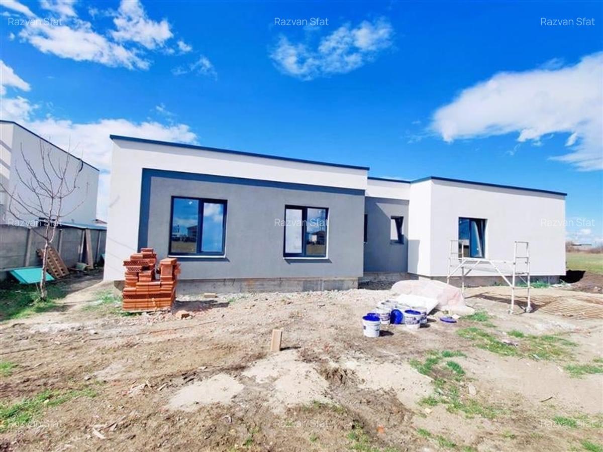 Casă cu 3 camere în Moșnița Nouă - 1