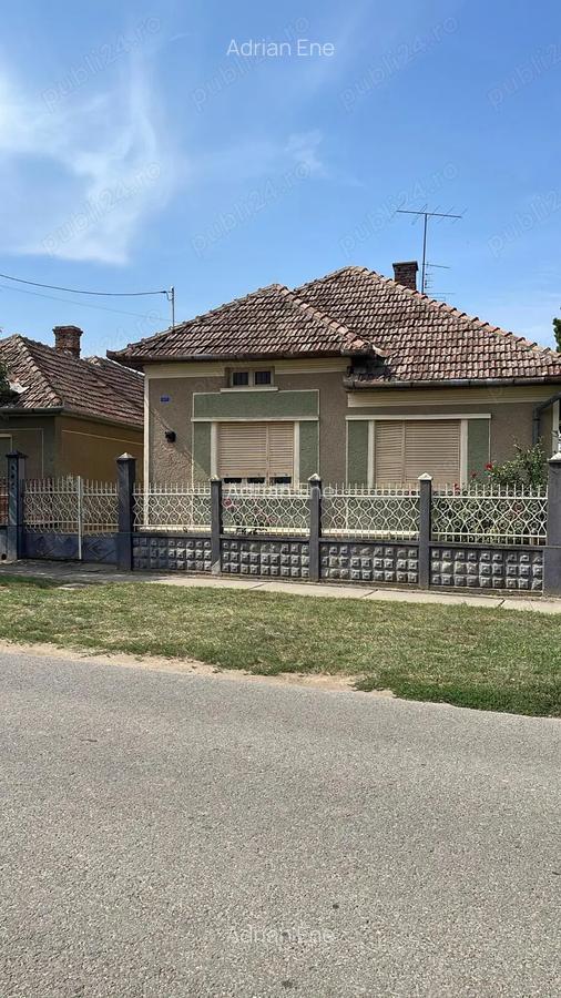 Se vinde CASA, teren intravilan BONUS , suprafata totala 3600 mp - 1