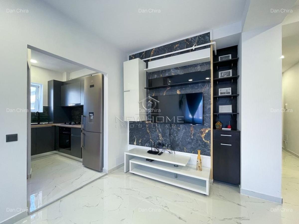 Apartament de închiriat cu 3 camere,  zona Iris - 10