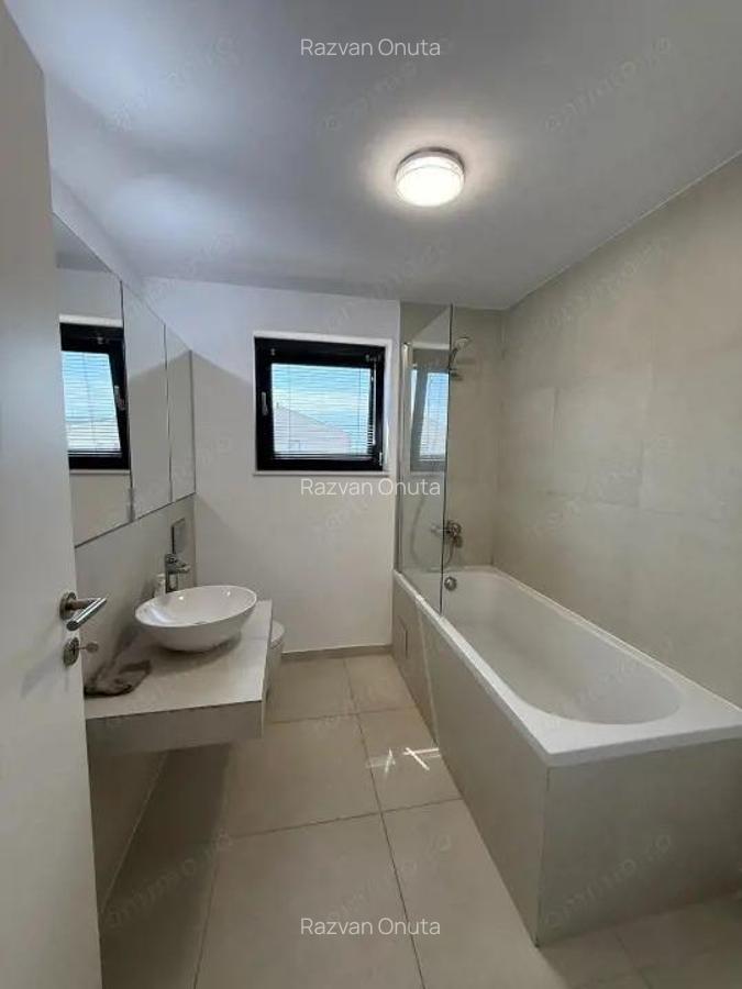 Casa spa?ioasa de inchiriat / vanzare in Complex Liziera de Lac Frumu?ani - 13