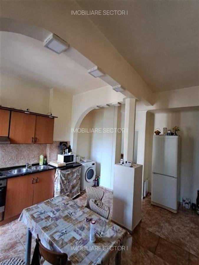 Apartament cu 4 camere decomandat în P-ța Victoriei - 6