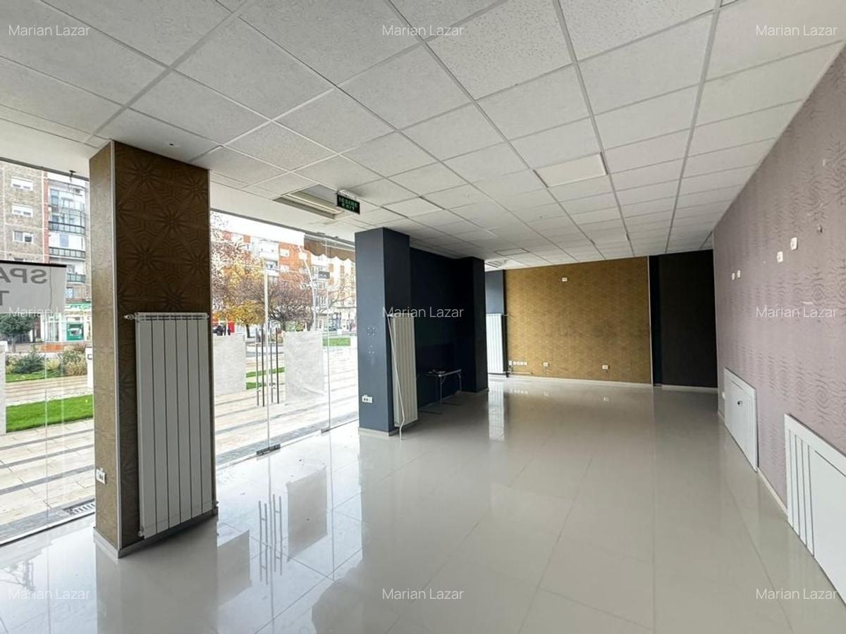 Spațiu comercial de închiriat cu vitrină de 12 m în zona Miorița - 5