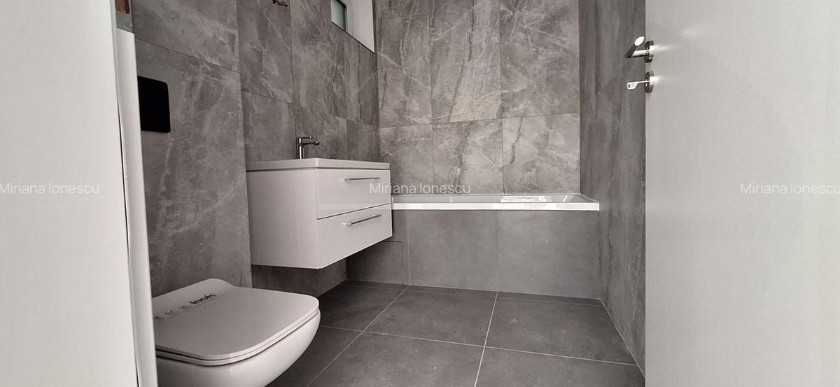 Apartament cu 3 camere decomandat în Torontalului - 4