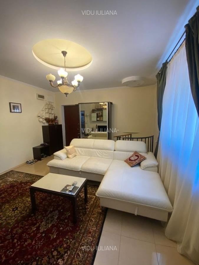 Apartament cu 5 camere semidecomandat, mobilat în Unirii - 1