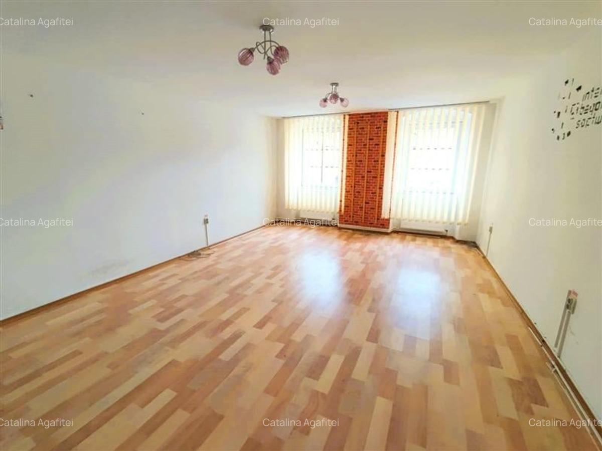 Spatiu Pretabil Servicii, Zona Castelului - 4