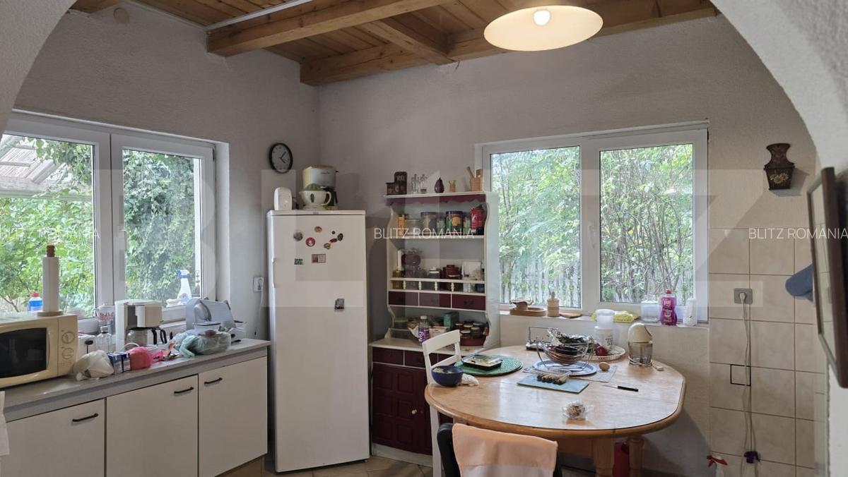 Casa 5 camere , 300 mp;  Teren - 2000 mp . Viile Satu Mare - 6