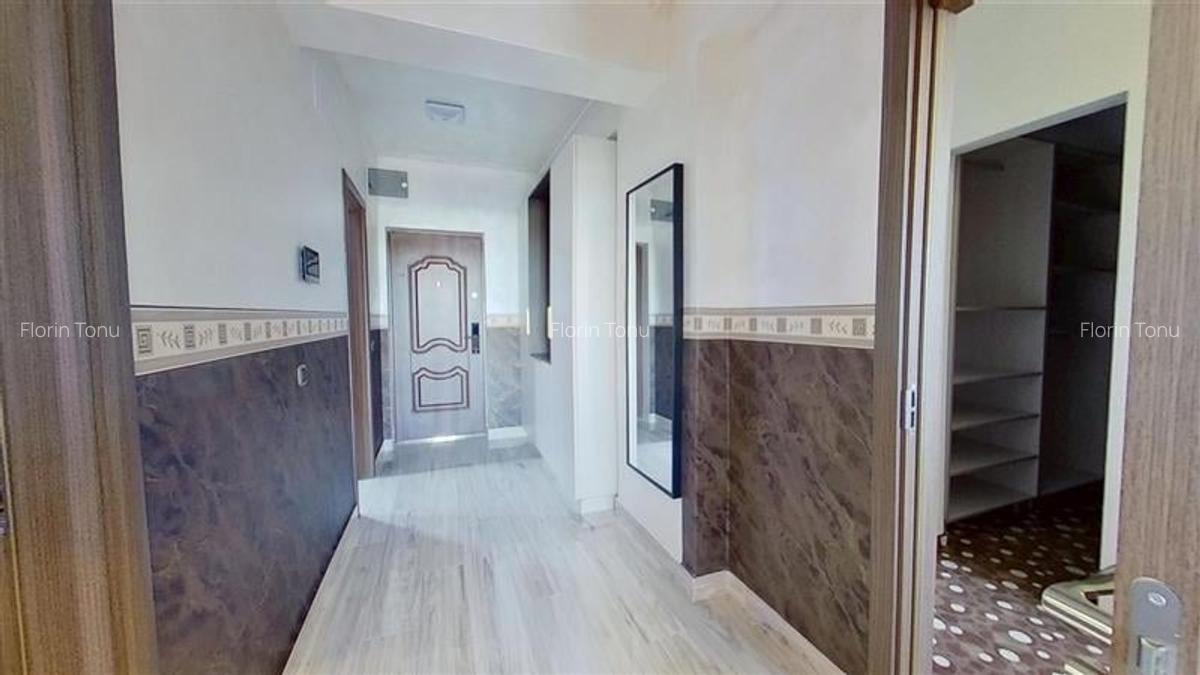 Lux Class, parcare, vedere panoramica zona Coresi, Tractorul Brasov - 4