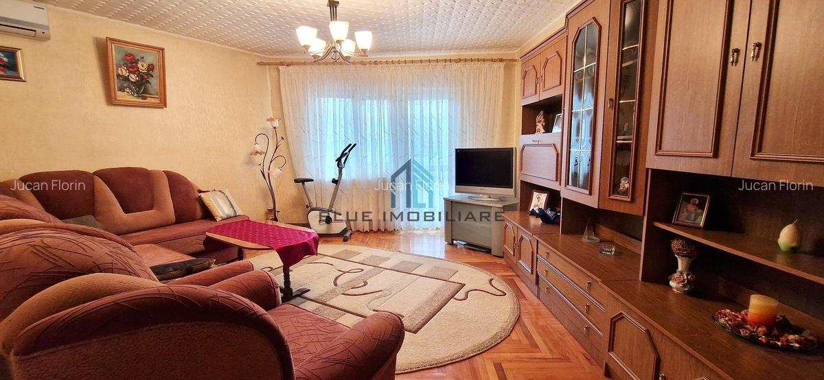 Apartament cu 4 camere. etaj 2, bloc 1982 - 5