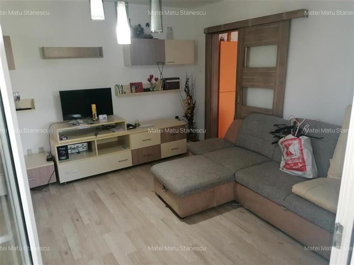 Apartament cu 3 camere semidecomandat în Soarelui - 2