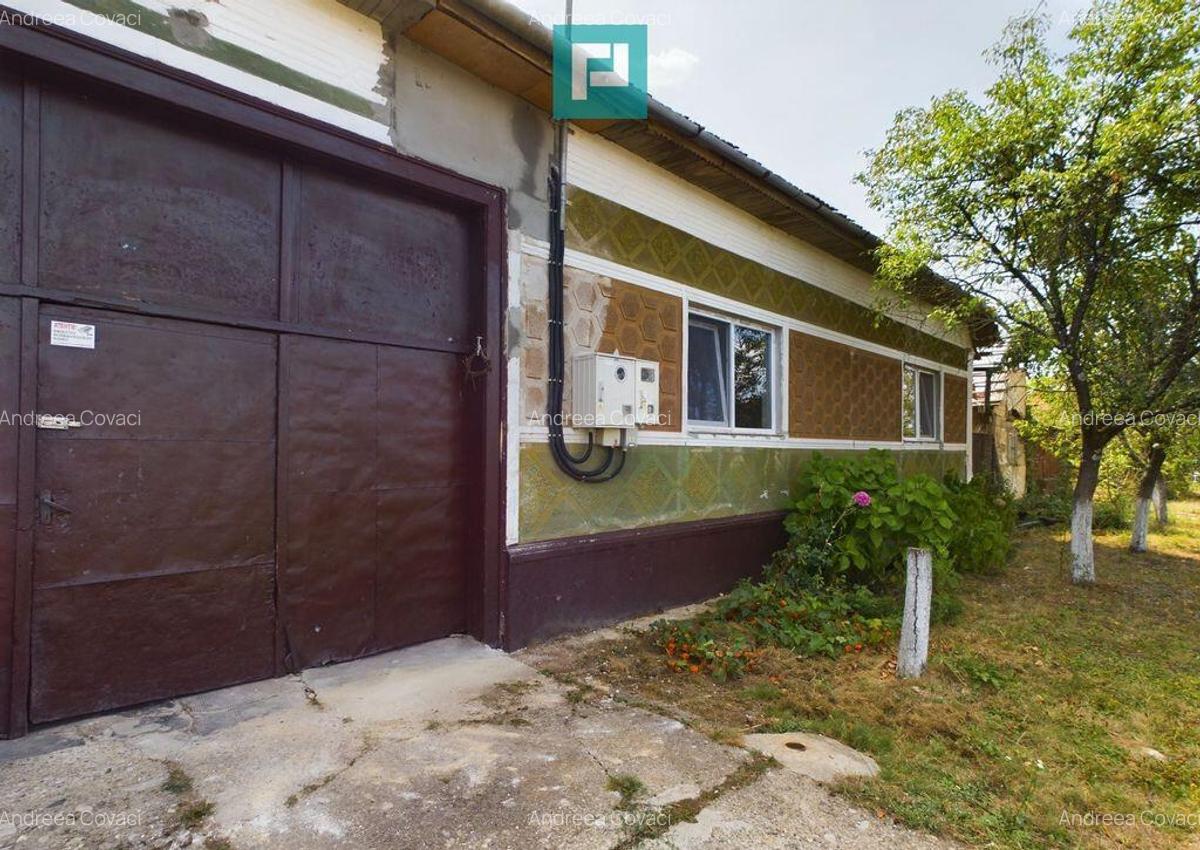 Casa cu 8 Camere in Salajeni - 11