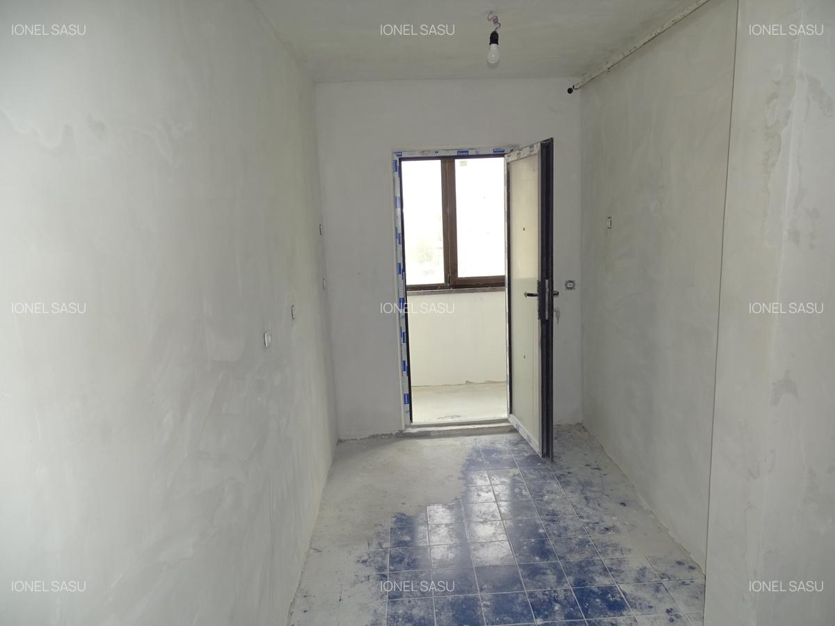 Apartament DECOMANDAT 65 mp de renovat - 5