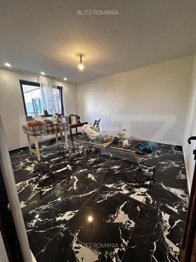 Apartament cu 3 camere, decomandat, etaj 2, zona 9 Mai - 3