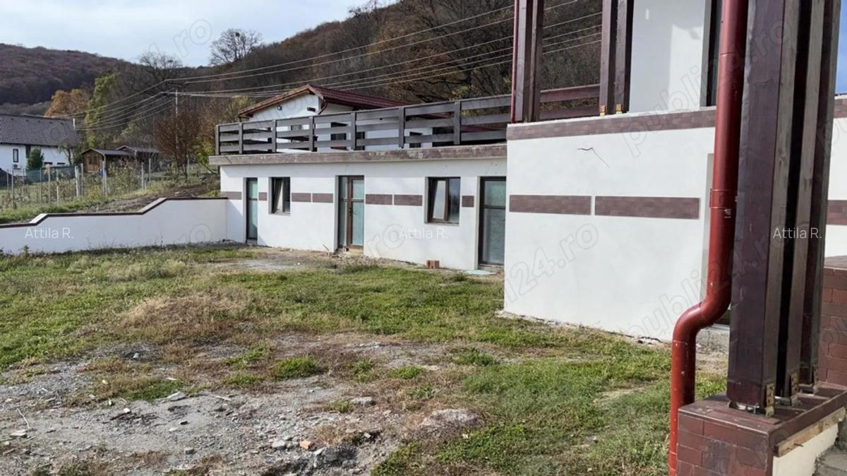 Proprietate multifunc?ionala sub padure locuin?a principala + spa?iu de relaxare - 6