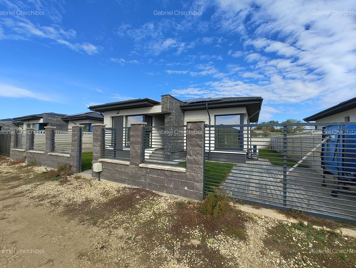 Casă modernă parter – 3 camere, 2 băi, pompă de căldură și panouri solare - 2 Casă modernă parter – 3 camere, 2 băi, pompă de căldură și panouri solare - 2