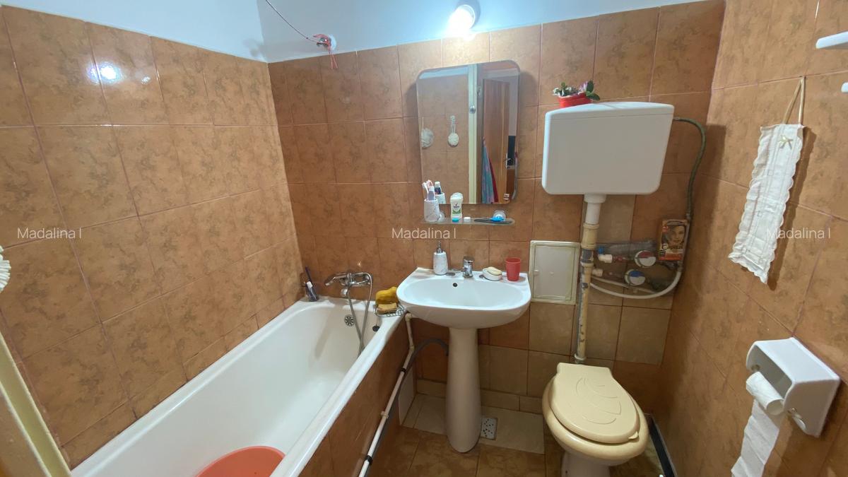 De vanzare ap cu 3 camere decomandat sector 3 - 16