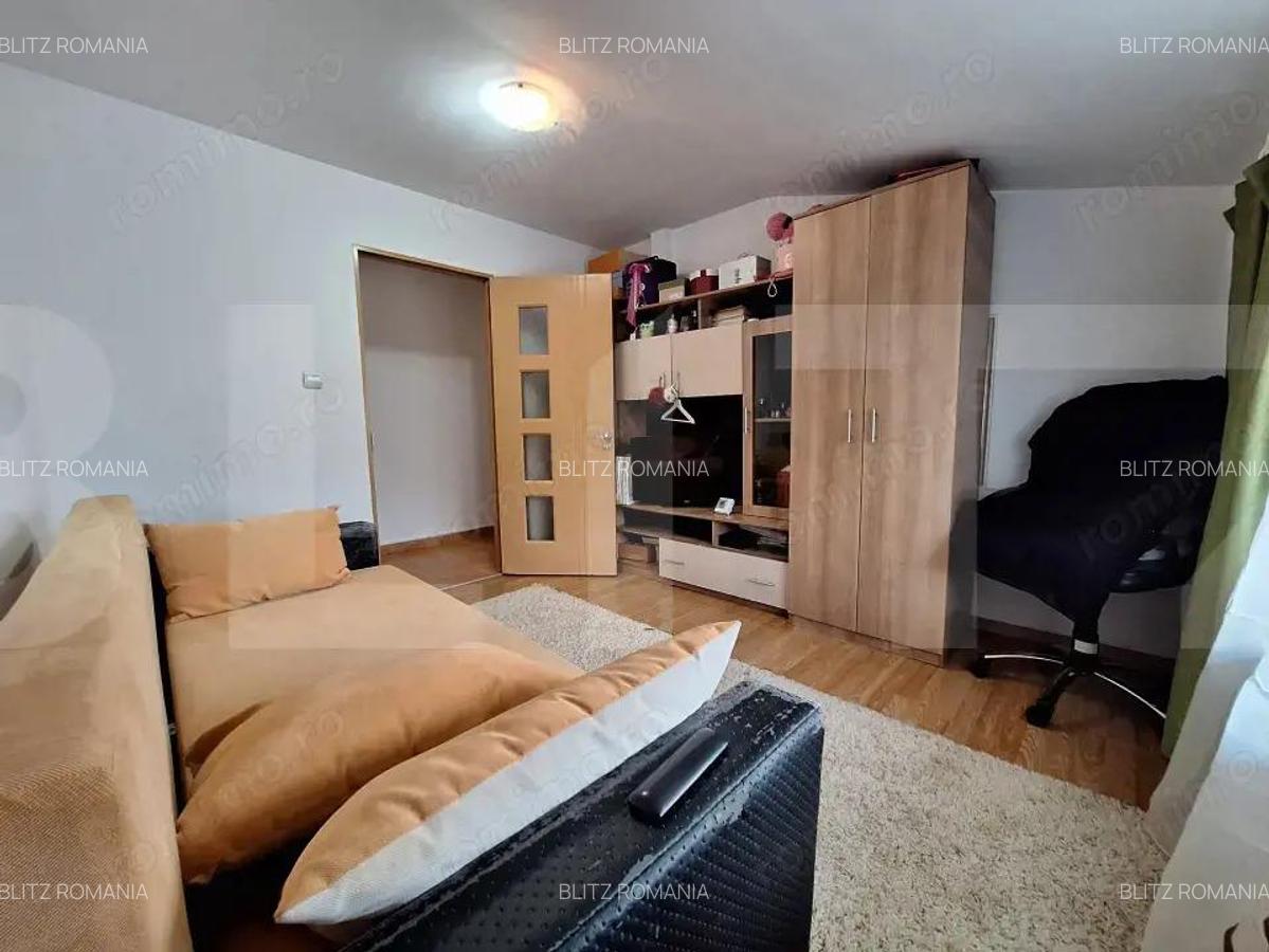 Apartament de vanzare, cu 2 camere decomandat, mobilat, zona Spitalul Judetean - 2