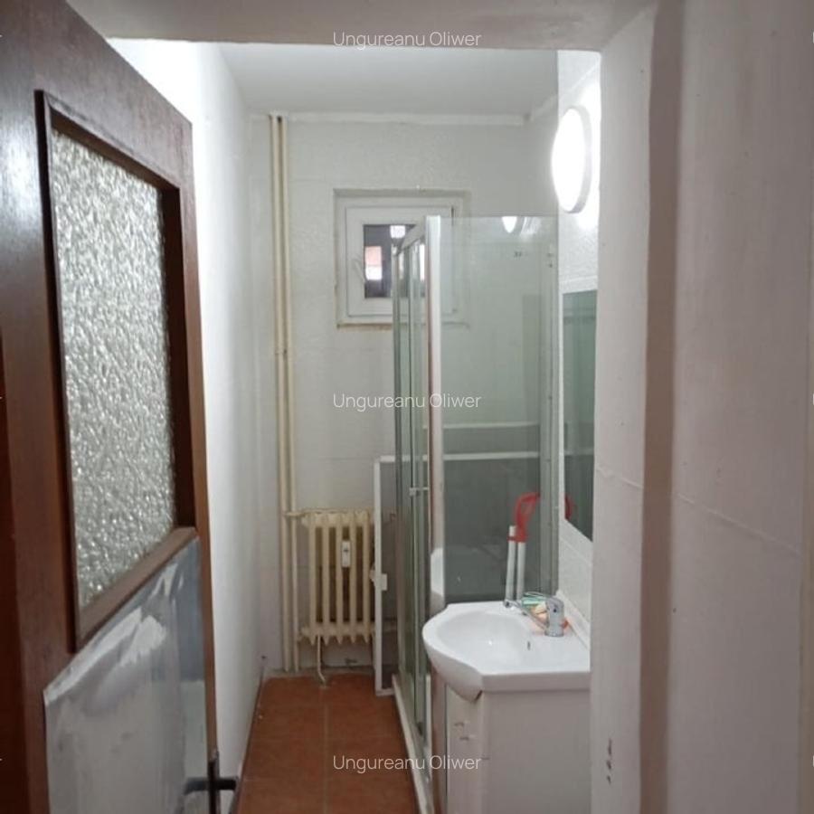 Propietar,vand apartament 2 camere semidecomandat in Constanta, Str.IL Caragiale - 13